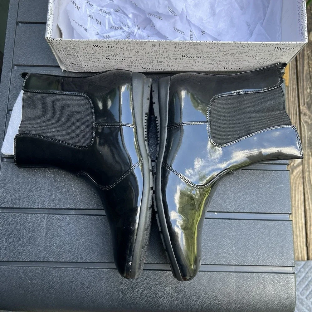 Bumble Black Wanted Rain Boot 10M Slip On 454105 EUC Shiny Ankle Boots